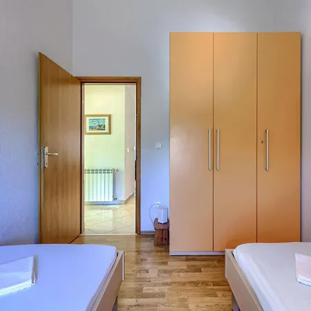 Rajic-3 By Interhome